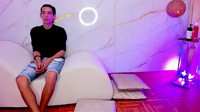 Snapshot of SecretsParty chatting on February 11, 8:47 pm SecretsParty online show from February 11, 8:47 pm