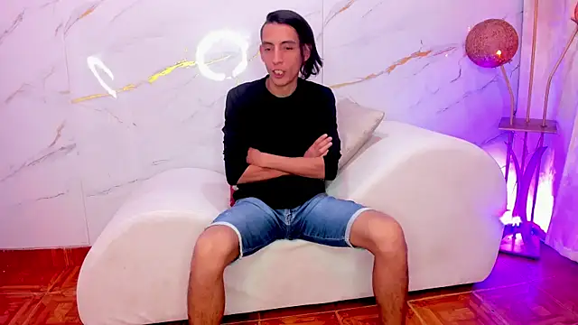 Snapshot of SecretsParty chatting on February 20, 9:15 pm SecretsParty online show from February 20, 9:15 pm