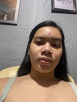 Snapshot of Hebefemme chatting on March 7, 10:35 am Hebefemme online show from March 7, 10:35 am