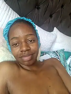 Snapshot of Sexynaughty_Gal chatting on December 16, 10:40 am Sexynaughty Gal online show from December 16, 10:40 am