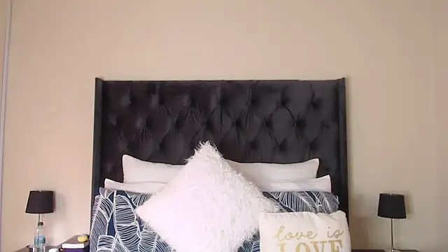 Snapshot of Sexynaughty_Gal chatting on March 2, 8:38 am Sexynaughty Gal online show from March 2, 8:38 am