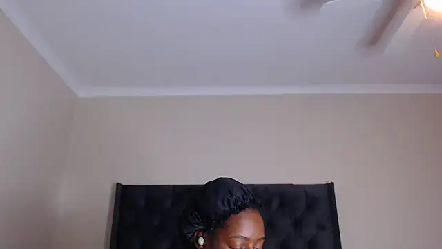 Snapshot of Sexynaughty_Gal chatting on November 12, 9:25 pm Sexynaughty Gal online show from November 12, 9:25 pm