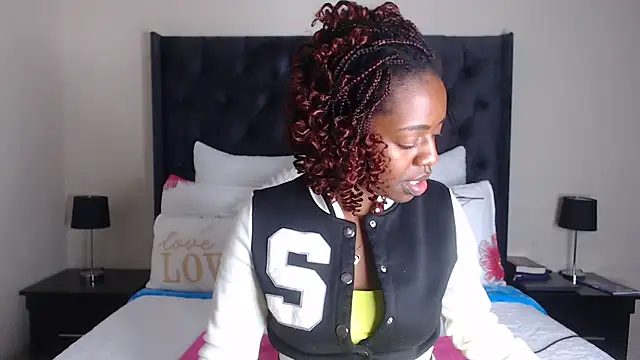 Snapshot of Sexynaughty_Gal chatting on November 18, 9:30 pm Sexynaughty Gal online show from November 18, 9:30 pm