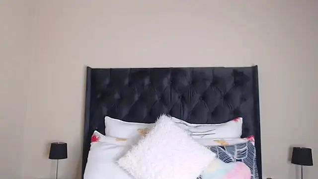 Snapshot of Sexynaughty_Gal chatting on February 13, 11:56 pm Sexynaughty Gal online show from February 13, 11:56 pm