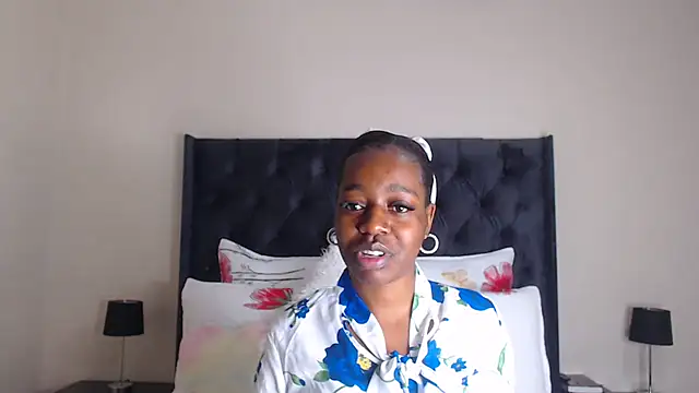 Snapshot of Sexynaughty_Gal chatting on February 17, 9:10 pm Sexynaughty Gal online show from February 17, 9:10 pm