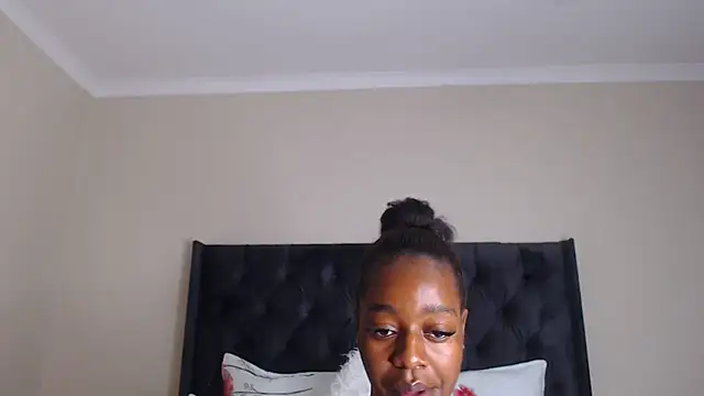 Snapshot of Sexynaughty_Gal chatting on February 19, 9:55 pm Sexynaughty Gal online show from February 19, 9:55 pm