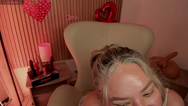 Snapshot of MarianL0ve chatting on February 15, 1:49 pm MarianL0ve online show from February 15, 1:49 pm