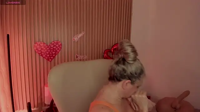 Snapshot of MarianL0ve chatting on February 16, 10:54 am MarianL0ve online show from February 16, 10:54 am