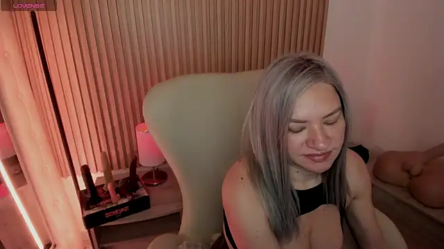 Snapshot of MarianL0ve chatting on February 28, 10:52 am MarianL0ve online show from February 28, 10:52 am