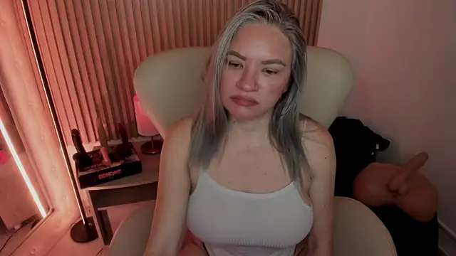 Snapshot of MarianL0ve chatting on March 10, 10:37 am MarianL0ve online show from March 10, 10:37 am