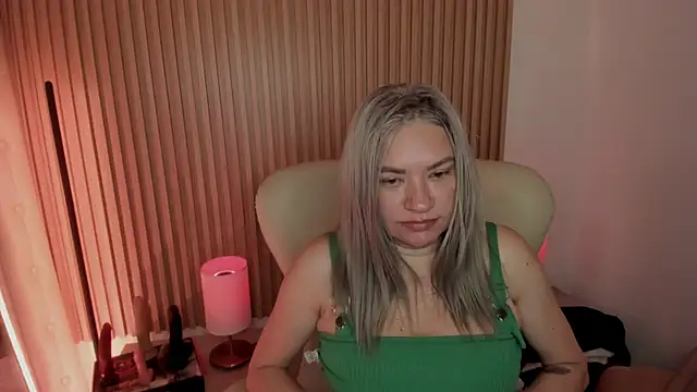 Snapshot of MarianL0ve chatting on March 19, 10:44 am MarianL0ve online show from March 19, 10:44 am
