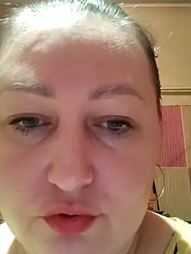 Snapshot of Rini333 chatting on April 28, 1:48 am Rini333 online show from April 28, 1:48 am
