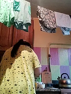 Snapshot of Rini333 chatting on May 8, 1:38 pm Rini333 online show from May 8, 1:38 pm