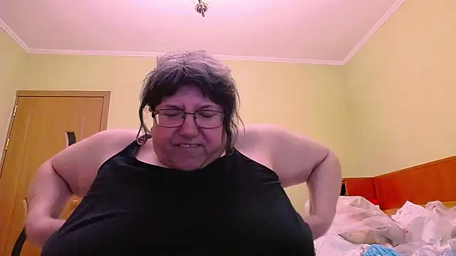 HugeTits online show from December 12, 7:04 pm