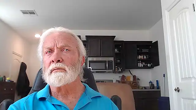 Snapshot of rockpoint69 chatting on January 2, 9:50 pm rockpoint69 online show from January 2, 9:50 pm