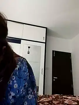 Srishtijain51 online show from February 2, 7:35 pm