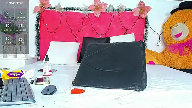 Snapshot of Sharon_smiith chatting on December 7, 4:42 am Sharon smiith online show from December 7, 4:42 am