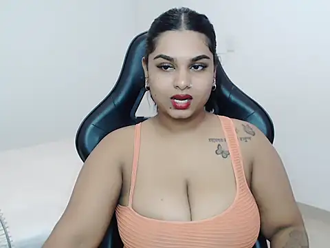 Snapshot of layla_amin chatting on December 2, 3:36 pm layla amin online show from December 2, 3:36 pm