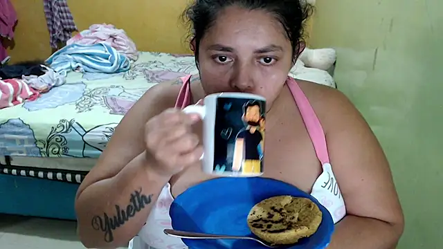 Snapshot of yulieth_bbw chatting on July 8, 12:48 am yulieth bbw online show from July 8, 12:48 am