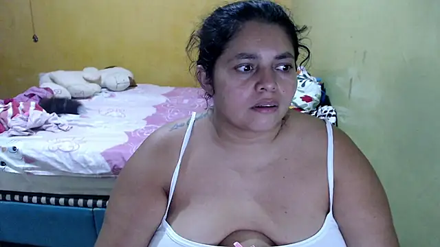 Snapshot of yulieth_bbw chatting on July 16, 12:38 am yulieth bbw online show from July 16, 12:38 am