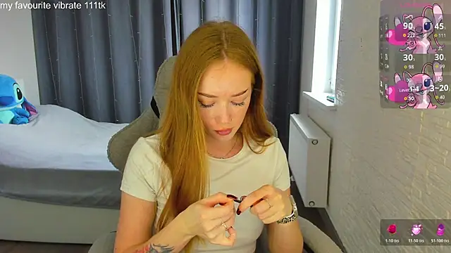 Snapshot of Hot_Mia_ chatting on June 3, 9:56 am Hot Mia online show from June 3, 9:56 am
