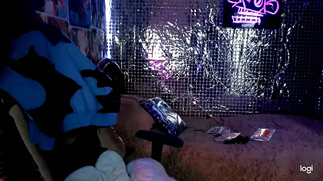 Snapshot of JINX_26 chatting on October 10, 1:04 am JINX 26 online show from October 10, 1:04 am