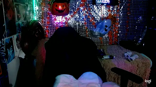 Snapshot of JINX_26 chatting on October 31, 1:12 pm JINX 26 online show from October 31, 1:12 pm