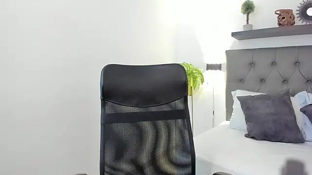 bella 99  online show from April 15, 11:28 am