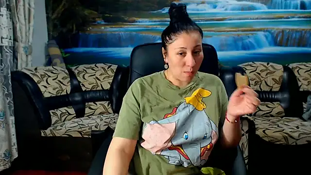 Snapshot of MoistMady chatting on March 1, 9:26 pm MoistMady online show from March 1, 9:26 pm