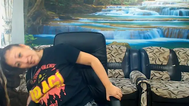 Snapshot of MoistMady chatting on October 8, 7:06 am MoistMady online show from October 8, 7:06 am