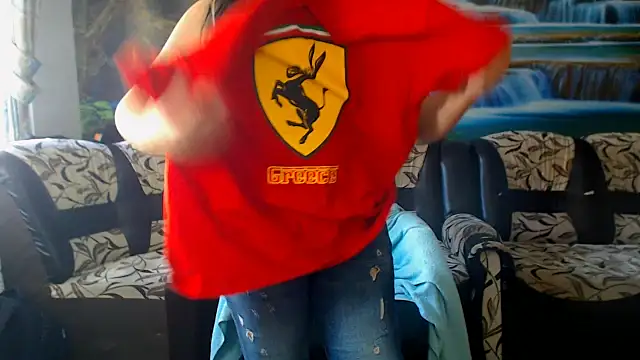 Snapshot of MoistMady chatting on October 29, 12:40 pm MoistMady online show from October 29, 12:40 pm