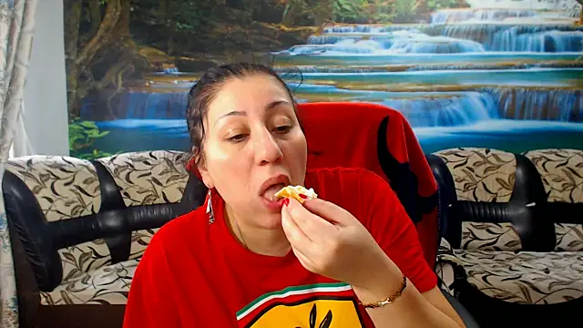 Snapshot of MoistMady chatting on February 26, 6:23 am MoistMady online show from February 26, 6:23 am