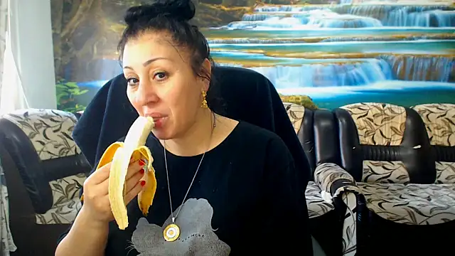 Snapshot of MoistMady chatting on March 11, 6:30 am MoistMady online show from March 11, 6:30 am