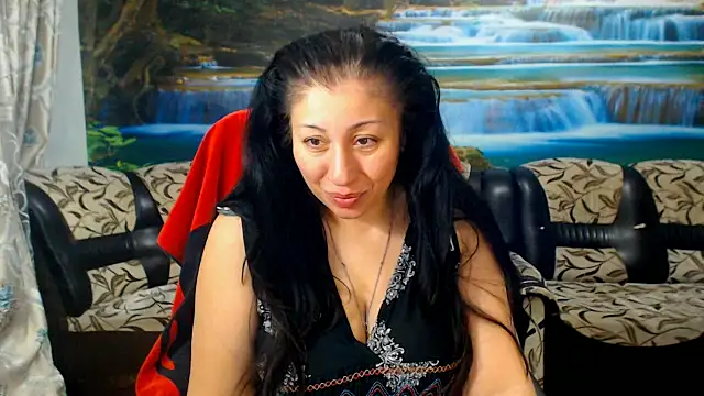 Snapshot of MoistMady chatting on April 5, 1:47 am MoistMady online show from April 5, 1:47 am