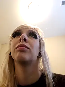 AmethystFoxx online show from December 13, 10:15 pm