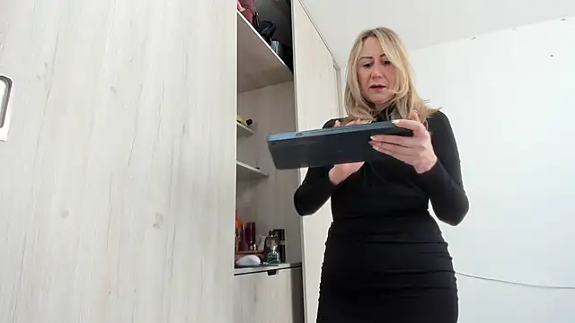Snapshot of ashleymilf_1 chatting on September 9, 1:43 pm ashleymilf 1 online show from September 9, 1:43 pm