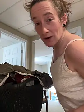 Mini And The Bear online show from February 12, 5:19 pm