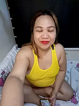Snapshot of Sweet_asian_kylie chatting on October 10, 8:52 pm Sweet asian kylie online show from October 10, 8:52 pm
