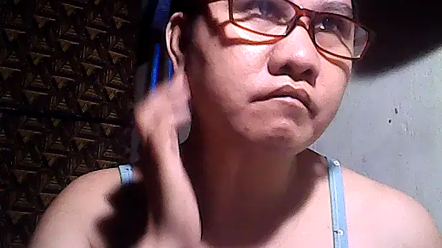 Snapshot of sweetsosie18 chatting on April 18, 7:58 pm sweetsosie18 online show from April 18, 7:58 pm