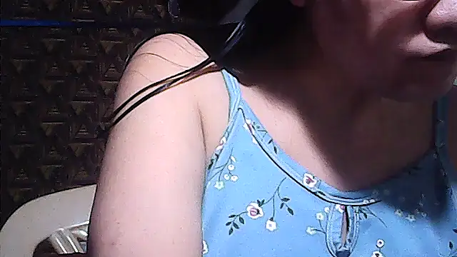 Snapshot of sweetsosie18 chatting on April 25, 1:03 pm sweetsosie18 online show from April 25, 1:03 pm