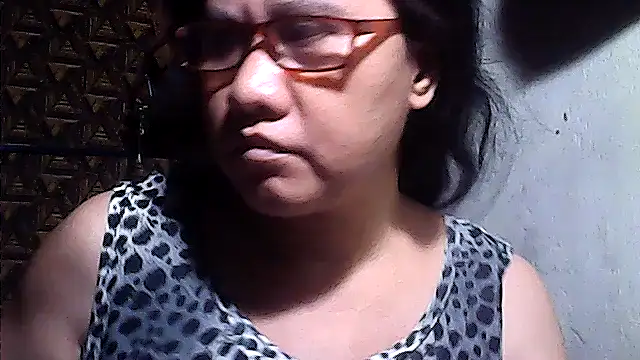 Snapshot of sweetsosie18 chatting on April 28, 2:27 am sweetsosie18 online show from April 28, 2:27 am
