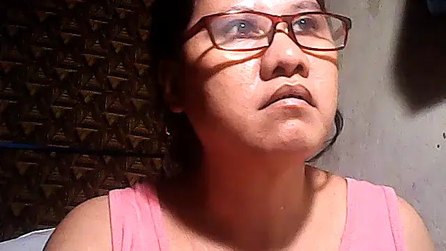 Snapshot of sweetsosie18 chatting on April 29, 3:10 am sweetsosie18 online show from April 29, 3:10 am