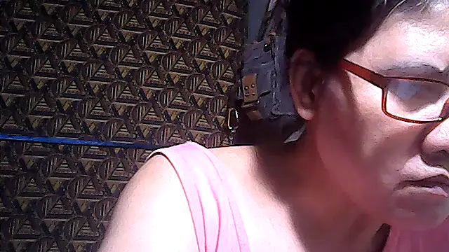 Snapshot of sweetsosie18 chatting on April 29, 5:30 pm sweetsosie18 online show from April 29, 5:30 pm