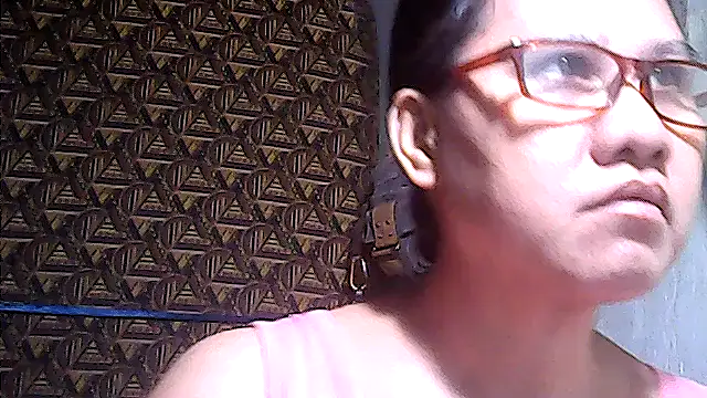 Snapshot of sweetsosie18 chatting on April 30, 5:36 am sweetsosie18 online show from April 30, 5:36 am