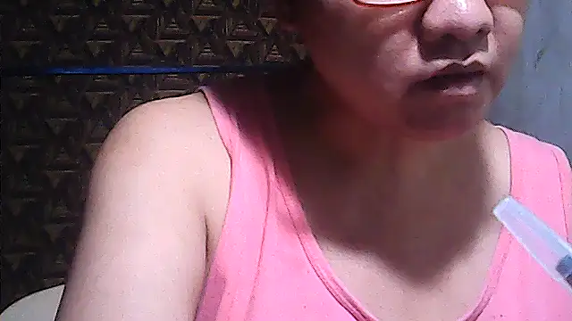 Snapshot of sweetsosie18 chatting on April 30, 6:25 pm sweetsosie18 online show from April 30, 6:25 pm