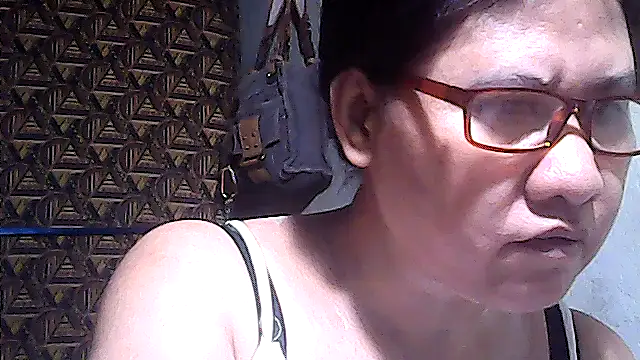 Snapshot of sweetsosie18 chatting on May 2, 3:33 am sweetsosie18 online show from May 2, 3:33 am