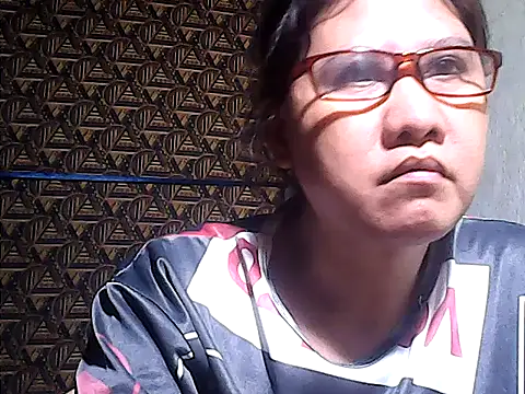 Snapshot of sweetsosie18 chatting on May 6, 5:03 am sweetsosie18 online show from May 6, 5:03 am