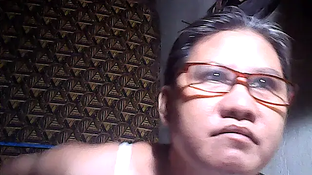 Snapshot of sweetsosie18 chatting on May 7, 6:41 am sweetsosie18 online show from May 7, 6:41 am