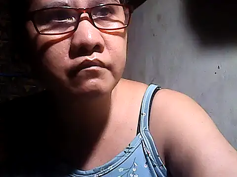 Snapshot of sweetsosie18 chatting on May 16, 2:30 am sweetsosie18 online show from May 16, 2:30 am