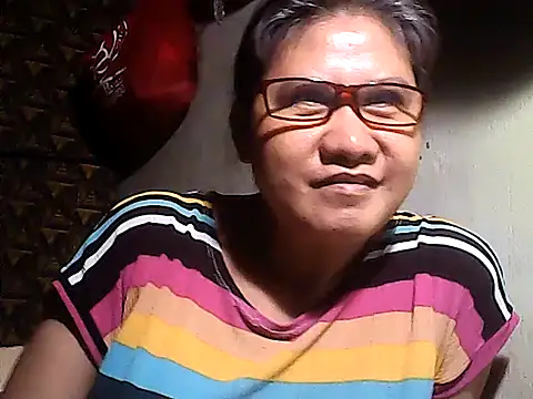 Snapshot of sweetsosie18 chatting on May 16, 11:42 am sweetsosie18 online show from May 16, 11:42 am